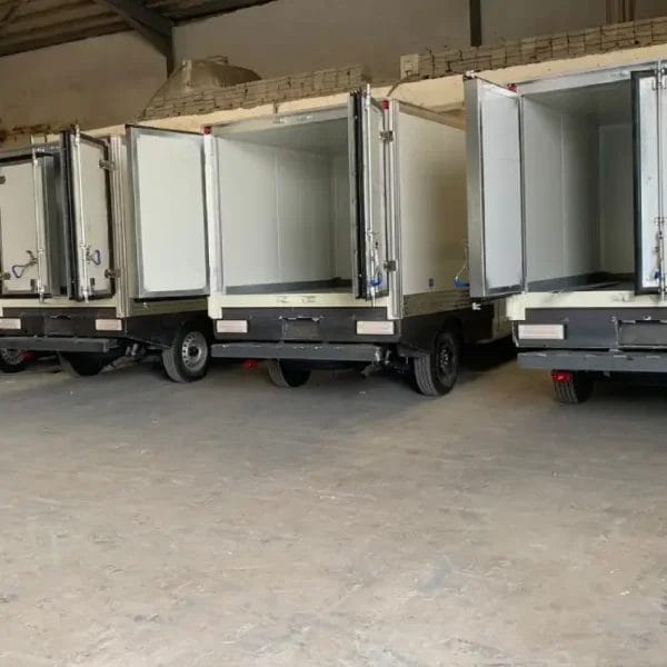 ورشة تصنيع وتفصيل صناديق وثلاجات الدينات